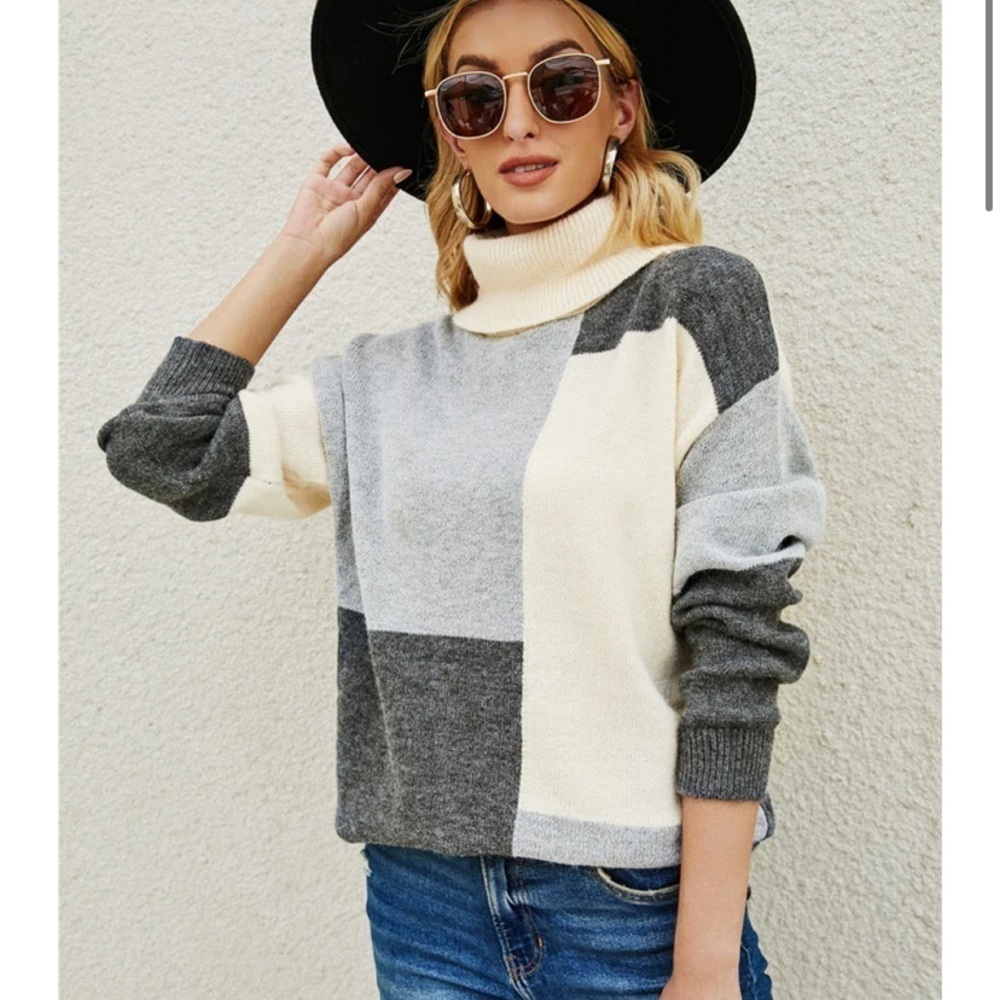 Boutique COLOR BLOCK TURTLENECK SWEATER